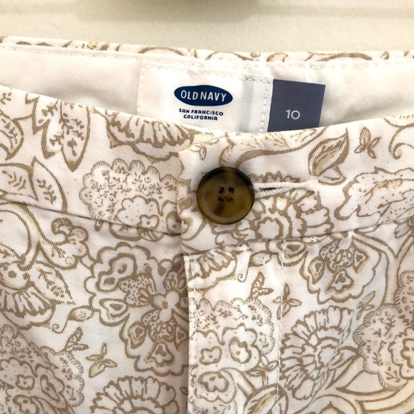 100% Cotton Short w/tan paisley & floral design Sz10 - Picture 3 of 6